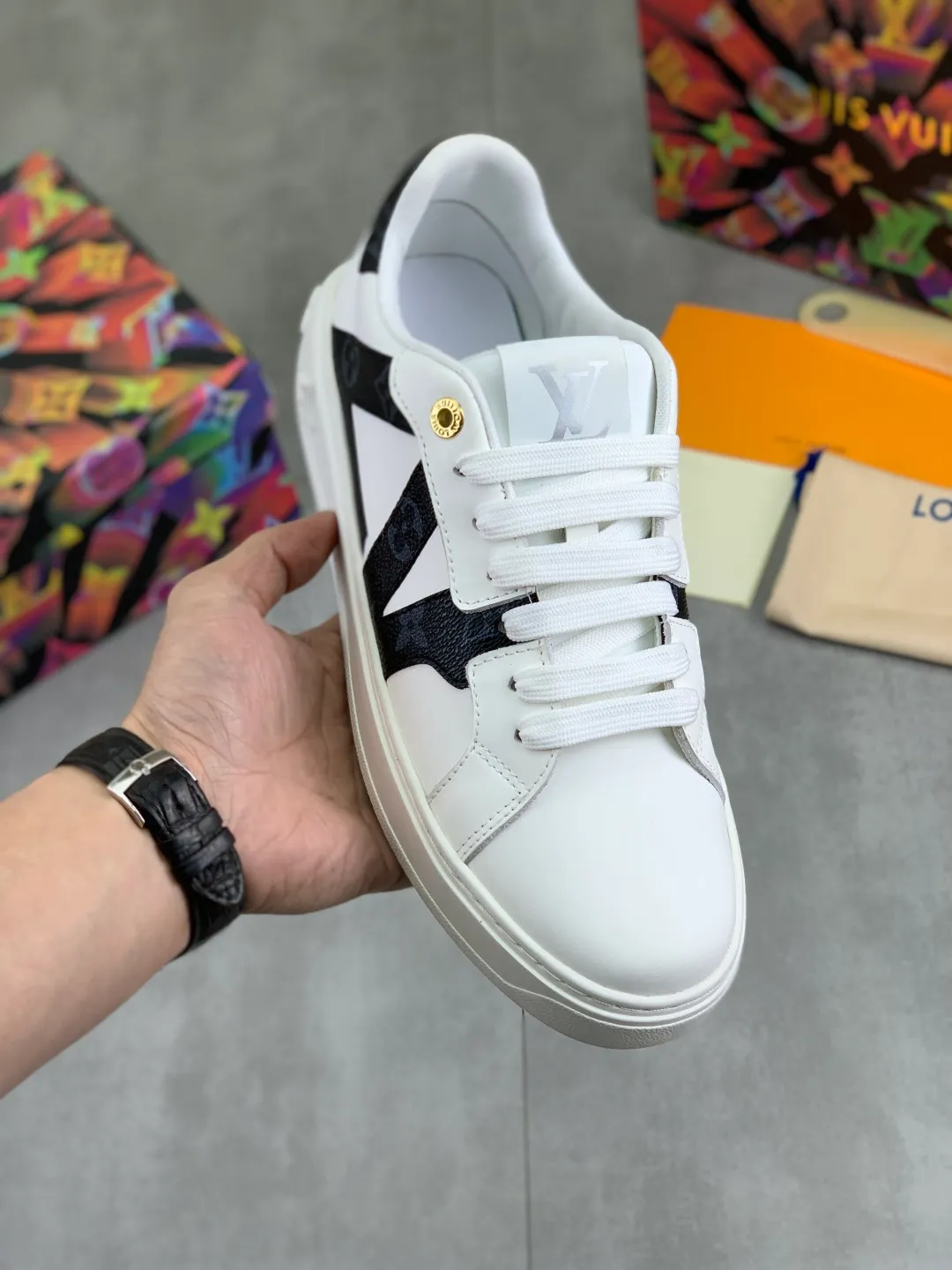 Men's men's shoes P520💰【New style】🆘High quality cowhide【Louis Vuitton】LV official website's latest model🎁casual and fashionable men's shoes👟hot style💥simple and elegant style, exclusive for trendy men. Unique official website's latest brand elements👑original decoration, fashionable and generous, the fabric is made of original denim➕comfortable and breathable mesh lining➕cow leather feet ✅The official website specifies wear-resistant casual outsole, the classic model is taken in real life🎬Color: 4️⃣colors available😍Number of codes: 38-44 Full set of packaging